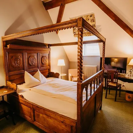 Schloss 4*